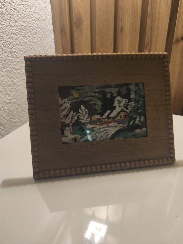 vo-domot-na-pavlina-kukja-vo-bitola-uredena-so-retro-predmeti-i-goblen-izvezen-od-nejzinata-majka-11.jpg
