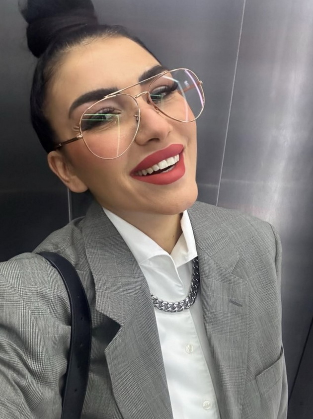 bojana-skenderovski-41-go-proslavi-rodendenot-na-soprugot-55-na-tenerife-pa-otkri-koja-zhena-i-e-idol-vo-zhivotot-08.jpg