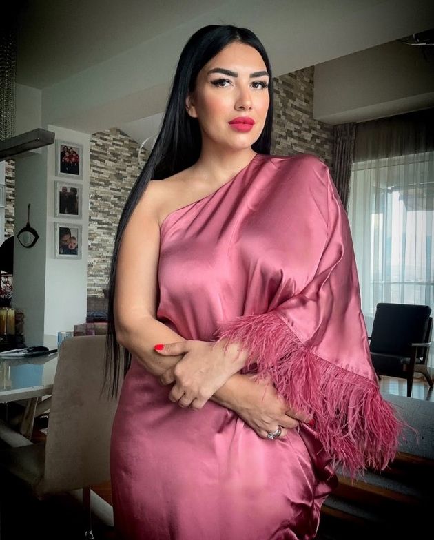 bojana-skenderovski-41-go-proslavi-rodendenot-na-soprugot-55-na-tenerife-pa-otkri-koja-zhena-i-e-idol-vo-zhivotot-09.jpg