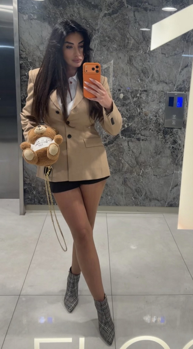 daniela-od-skopje-e-vpechatliva-modna-dama-so-strast-za-skap-i-bezvremenski-nakit-na-koja-dubai-i-e-dom-001.jpg
