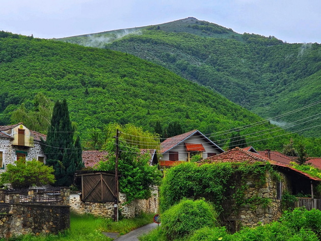 kristina-paskoska-za-nashite-sela-dolno-dupeni-ima-najubav-pogled-za-utrinsko-kafe-stenje-za-kampuvanje-pod-dzvezdite-11.jpg