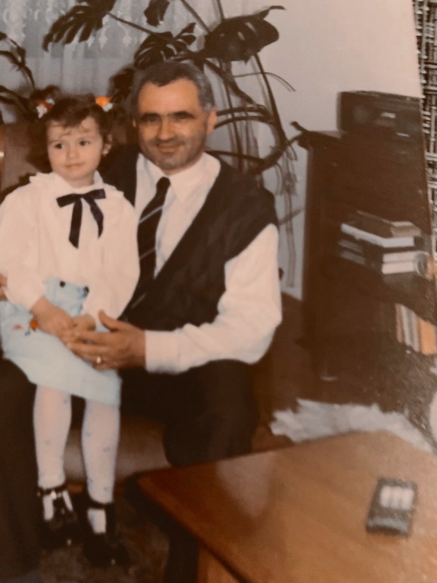 ksenija-nikolova-so-fotki-od-detstvoto-mu-chestitashe-rodenden-na-tatko-i-ti-si-mojot-primer-za-borbenost-03.jpg