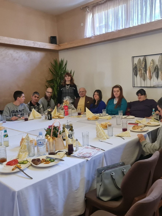 ksenija-nikolova-so-fotki-od-detstvoto-mu-chestitashe-rodenden-na-tatko-i-ti-si-mojot-primer-za-borbenost-10.jpg