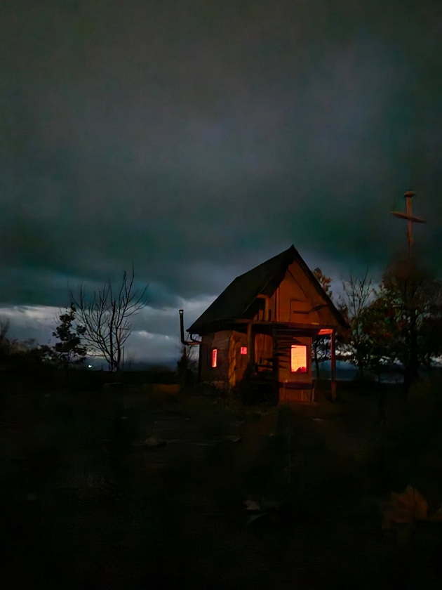 makedonka-pomina-edna-sedmica-vo-svojata-drvena-kukjarka-na-selo-gushkashe-jarinja-se-greeshe-na-drva-15.jpg