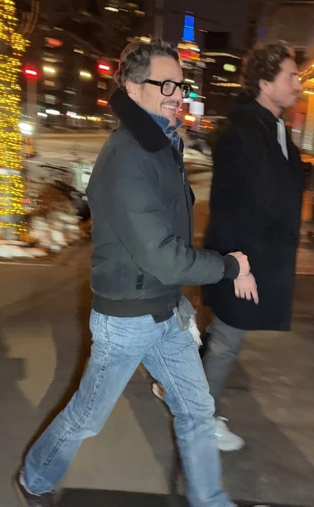 pedro-paskal-uloven-kako-se-gushka-so-dechko-bivshi-na-drug-poznat-akter-foto-15.jpg