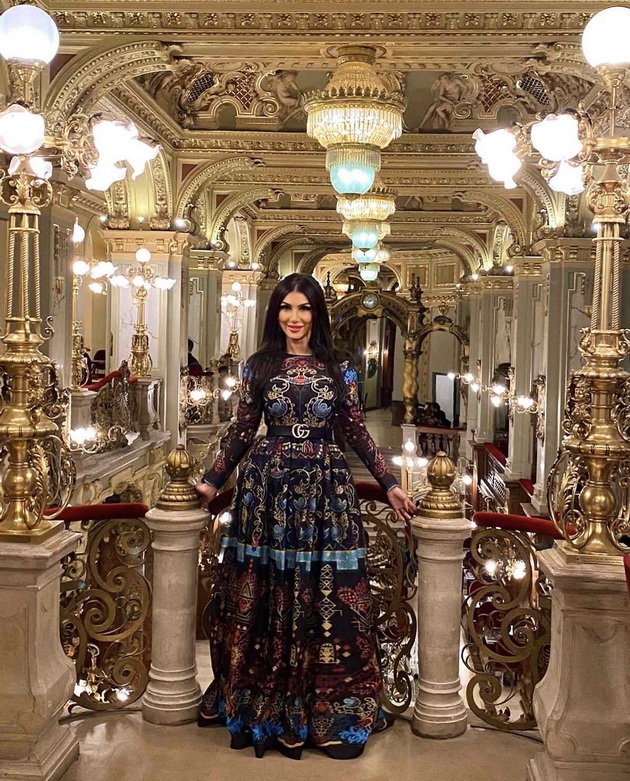 suzana-hadji-ilikj-e-modna-biznis-dama-so-strast-za-patuvanja-i-samohrana-majka-crnata-i-e-omilena-veruva-vo-estetski-zafati-02.jpeg