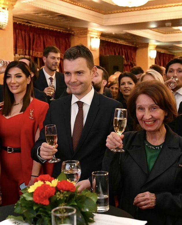 suzana-hadji-ilikj-e-modna-biznis-dama-so-strast-za-patuvanja-i-samohrana-majka-crnata-i-e-omilena-veruva-vo-estetski-zafati-12.jpeg