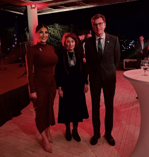 suzana-hadji-ilikj-e-modna-biznis-dama-so-strast-za-patuvanja-i-samohrana-majka-crnata-i-e-omilena-veruva-vo-estetski-zafati-22.jpeg