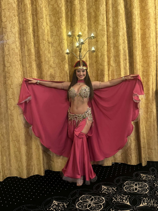 viktorija-e-nasha-stomachna-tancharka-shto-zhivee-vo-shvajcarija-igrav-orientalen-tanc-i-vo-8-iot-mesec-od-bremenosta-02.jpg
