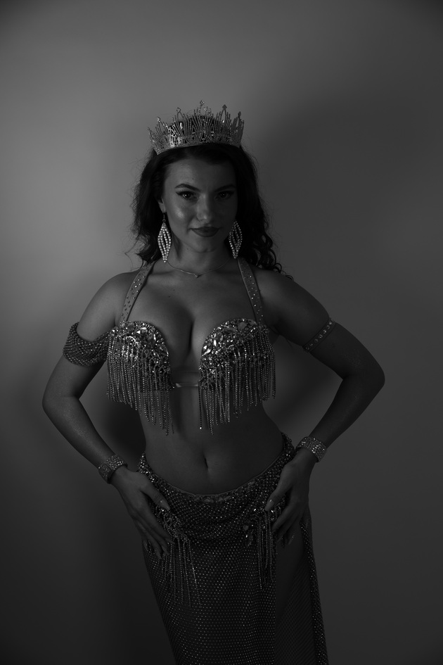 viktorija-e-nasha-stomachna-tancharka-shto-zhivee-vo-shvajcarija-igrav-orientalen-tanc-i-vo-8-iot-mesec-od-bremenosta-04.JPG