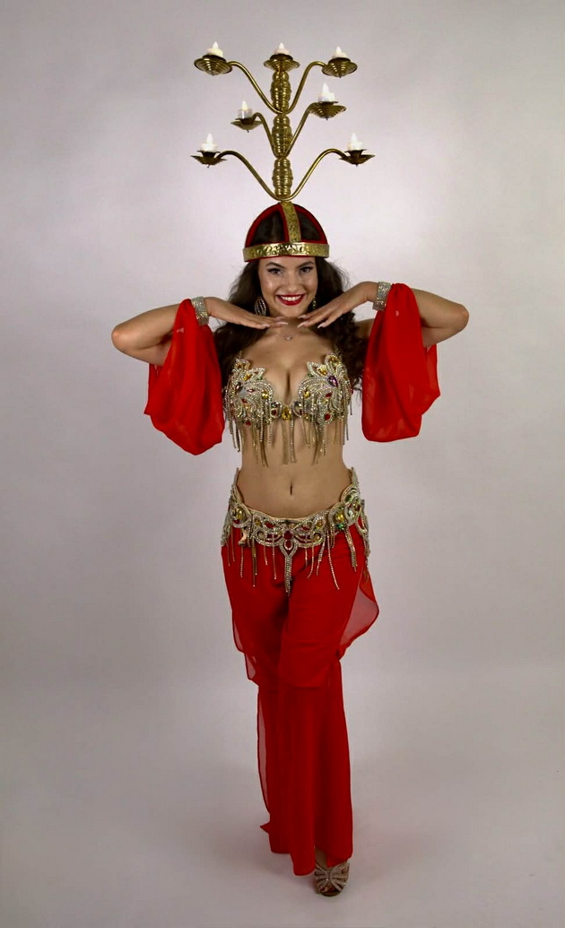 viktorija-e-nasha-stomachna-tancharka-shto-zhivee-vo-shvajcarija-igrav-orientalen-tanc-i-vo-8-iot-mesec-od-bremenosta-05.jpg