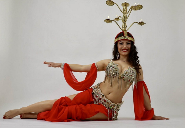 viktorija-e-nasha-stomachna-tancharka-shto-zhivee-vo-shvajcarija-igrav-orientalen-tanc-i-vo-8-iot-mesec-od-bremenosta-06.jpg