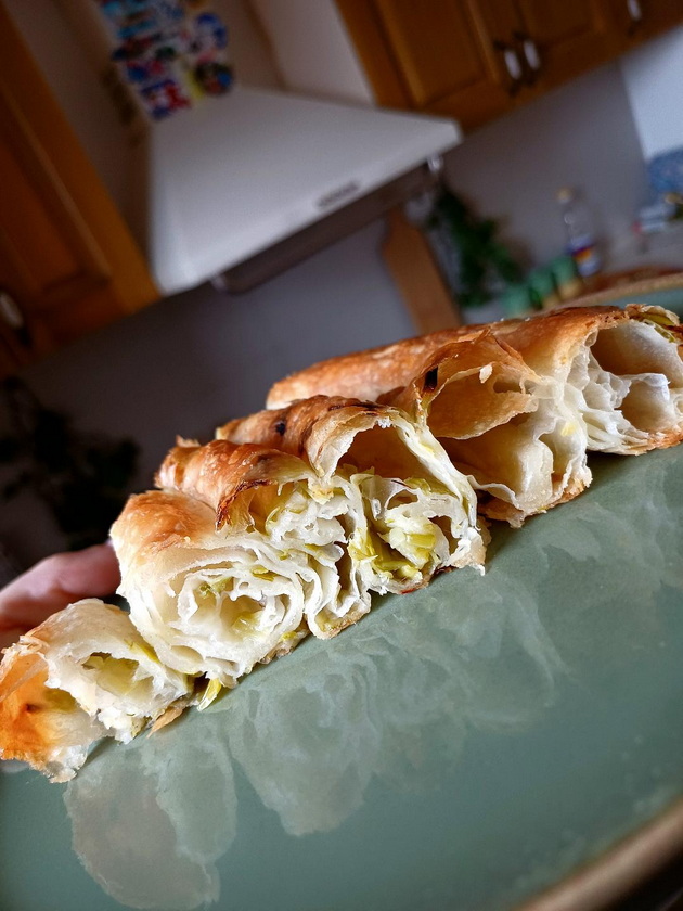 vo-kujna-so-sashka-od-kumanovo-majka-mi-me-nauchi-da-pravam-banica-so-praz-koj-e-receptot-05.jpg