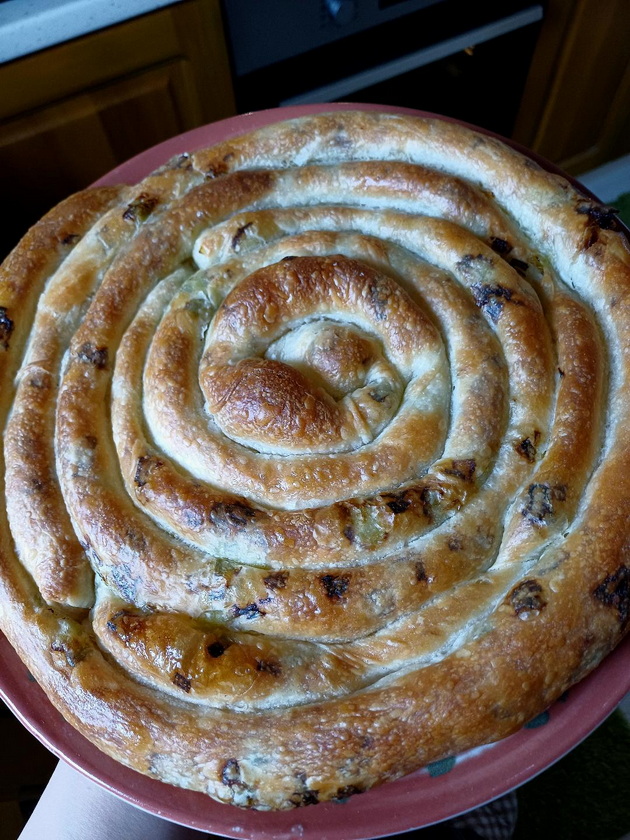 vo-kujna-so-sashka-od-kumanovo-majka-mi-me-nauchi-da-pravam-banica-so-praz-koj-e-receptot-07.jpg