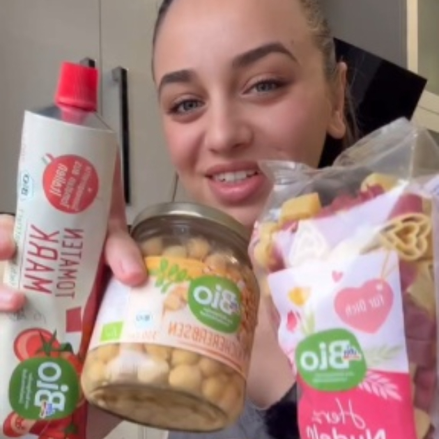 dali-tajnata-na-bogatata-kremasta-pasta-se-krie-vo-dmbio-i-inspiracijata-na-emilija-murdzhoska-01.jpg