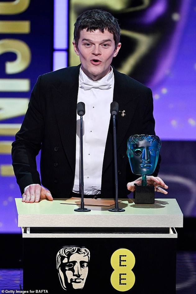 di-karpio-tazhen-bidejkji-izgubi-rasistichki-navredi-na-majkl-dzh-dzhordan-kako-pomina-dodeluvanjeto-na-bafta-2026-05.JPG