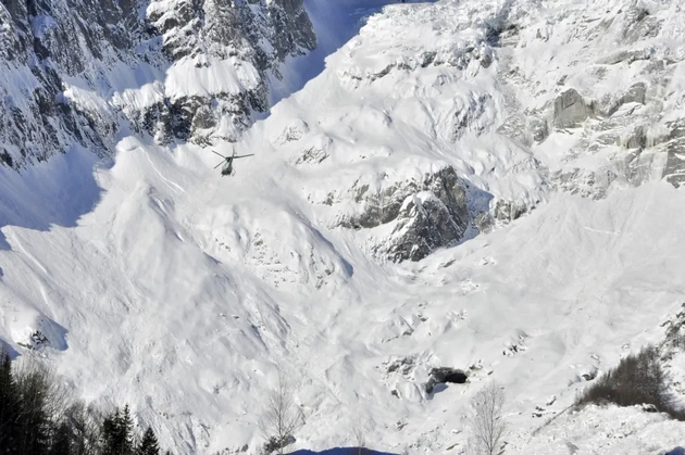 dramatichni-snimki-od-ogromna-snezhna-lavina-na-skijachki-centar-vo-italija-vtora-vo-nekolku-dena-video-02.JPG