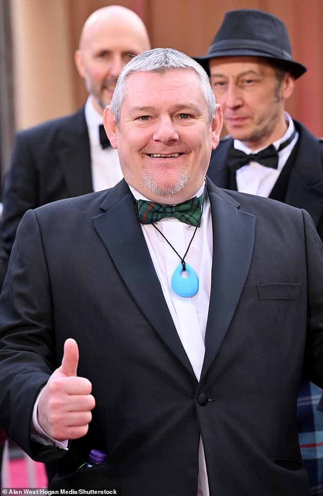 kako-izgleda-zhivotot-so-turetov-sindrom-ja-opcu-kralica-elizabeta-vo-lice-kazha-rasistichka-navreda-na-bafta-09.JPG
