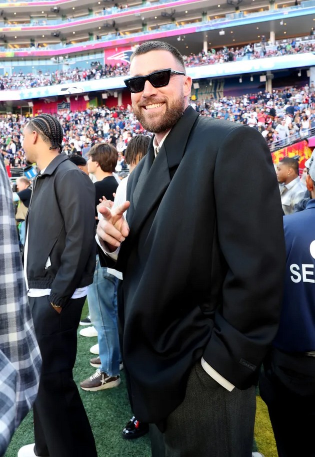 leonardo-di-kaprio-se-krie-pod-maska-adam-sendler-neraspolozhen-dzvezdite-na-super-bowl-2026-03.jpg