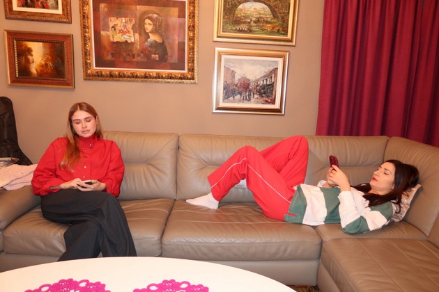 ljubov-i-vino-vo-ist-den-jelena-i-ksenija-si-razmenija-wolt-iznenaduvanja-i-ja-slavea-druzhbata-07.jpg