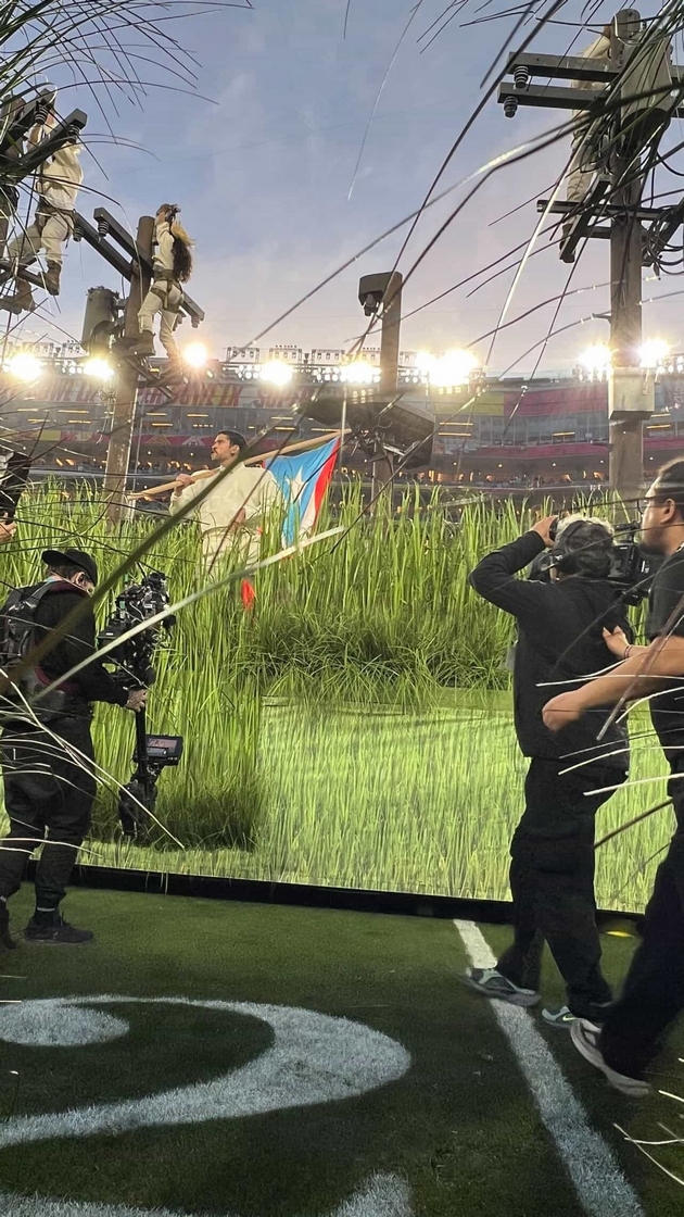 shekjernite-trski-vo-nastapot-na-bed-bani-na-super-bowl-se-lugje-vo-kostimi-vidov-oglas-na-tiktok-i-se-prijaviv-7.JPG