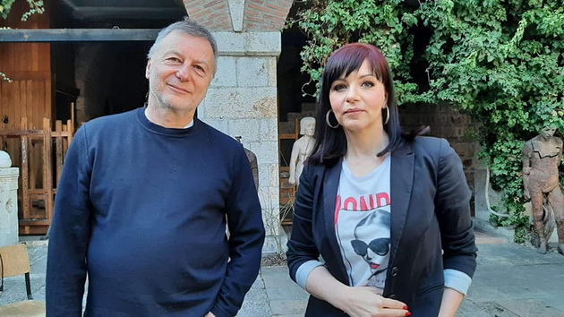 andrijana-jovanovska-nasha-novinarka-10-prichini-zoshto-si-ja-obozhavam-profesijata-24.jpg