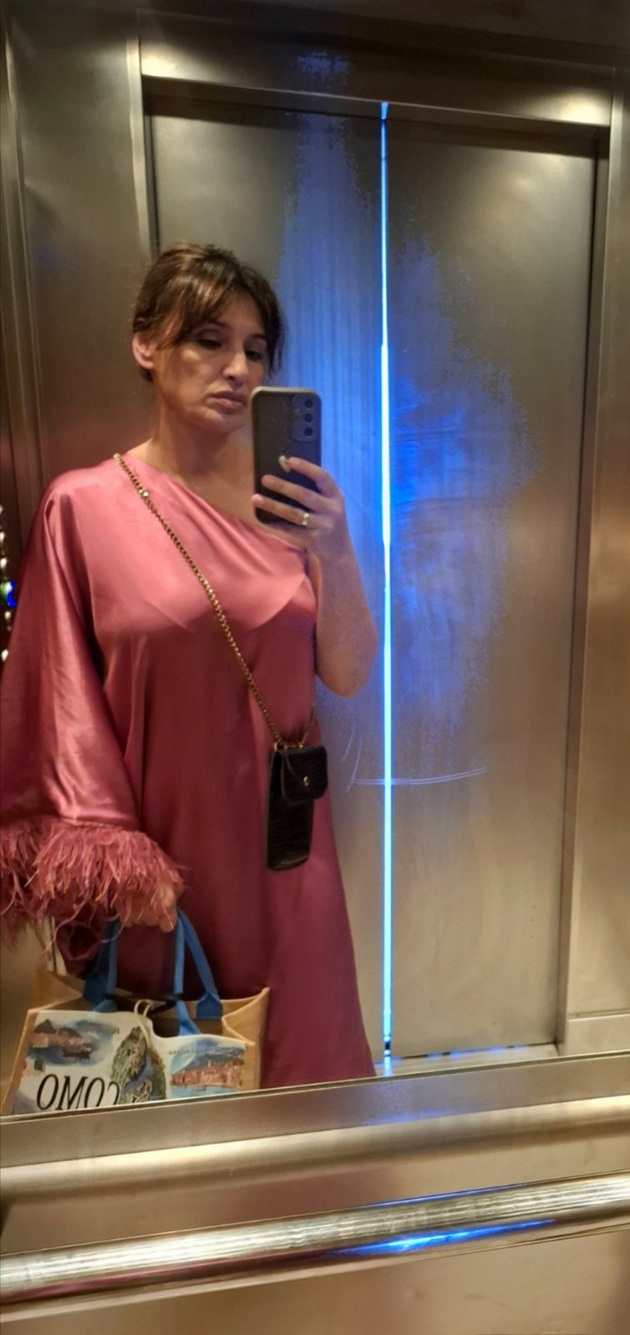 anita-rusevska-47-ima-vpechatliv-stil-obozhava-bundi-preferira-patiki-pred-visoki-potpetici-sako-so-koshula-mi-e-spas-25.jpg