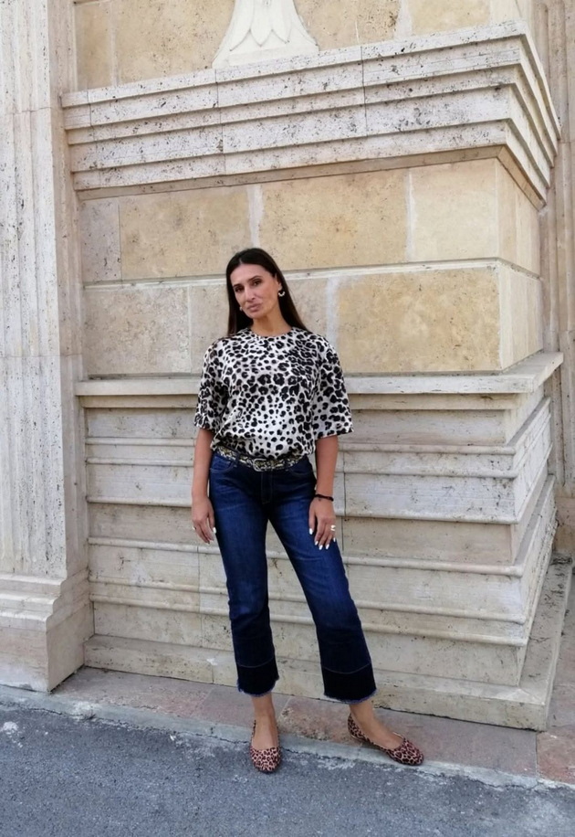 anita-rusevska-47-ima-vpechatliv-stil-obozhava-bundi-preferira-patiki-pred-visoki-potpetici-sako-so-koshula-mi-e-spas-26.jpg