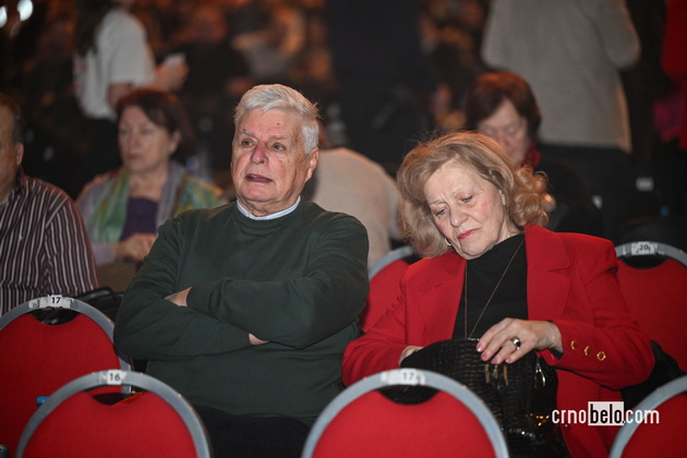 irena-spirovska-so-partnerot-sanja-i-slatkar-poznatite-parovi-na-zlatna-bubamara-26-05.JPG