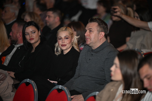 irena-spirovska-so-partnerot-sanja-i-slatkar-poznatite-parovi-na-zlatna-bubamara-26-10.JPG