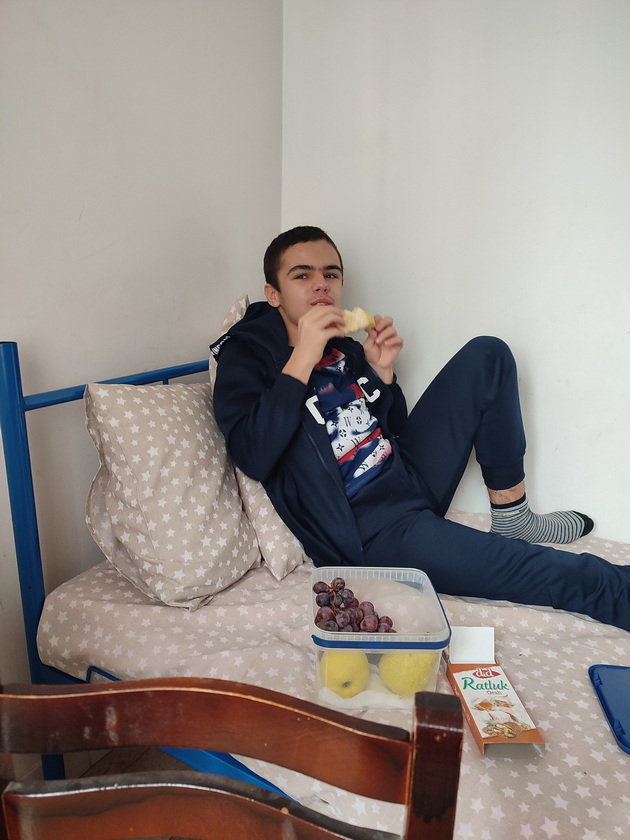 maja-odjaklievska-za-vnukot-so-autizam-luka-16-e-smesten-vo-dom-so-300-lica-so-poprechenost-celo-semejstvo-e-oshteteno-06.jpg