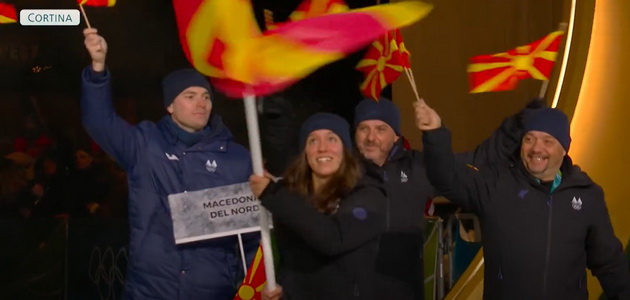 maraja-keri-ja-pee-volare-valentino-rosi-vozi-tramvaj-spektakularno-otvoranje-na-zimskata-olimpijada-vo-italija-08_copy.jpeg