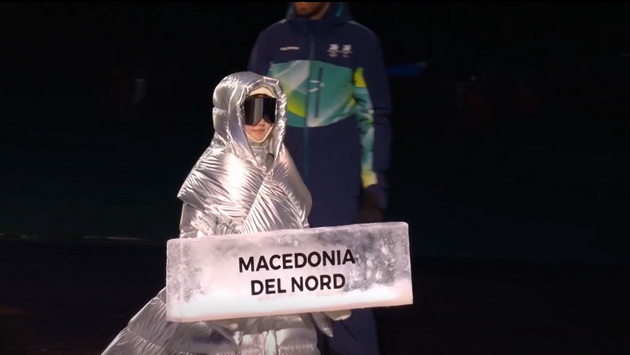 maraja-keri-ja-pee-volare-valentino-rosi-vozi-tramvaj-spektakularno-otvoranje-na-zimskata-olimpijada-vo-italija-09.jpeg