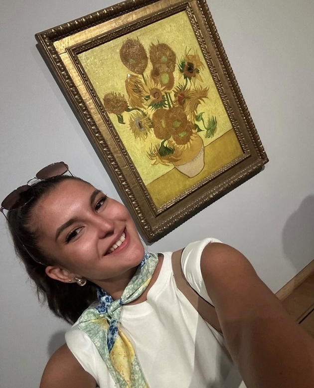 mila-jovanovska-e-mlada-umetnica-preku-slikanjeto-gi-osloboduvam-emociite-i-mislite-na-platno-13.jpg