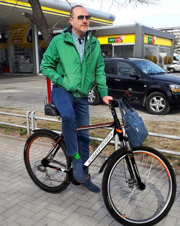 modniot-stil-na-dario-elegantni-palta-vpechatlivi-boi-djebni-shamivchinja-i-vratovrski-vo-ton-03.jpg