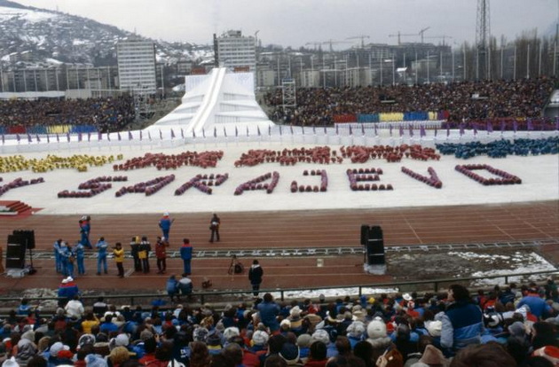 najgolemiot-skandal-na-olimpijadata-vo-saraevo-84-kako-gazda-fahrudin-go-ograbi-akterot-kirk-daglas-02.jpg