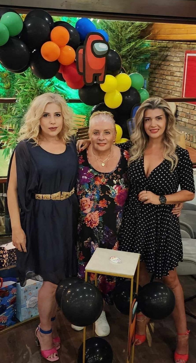 od-semejnite-albumi-na-rebeka-od-80-tite-tatko-mi-gi-razvivashe-fotografiite-vo-kujnata-na-jazhinja-so-shtipki-17.jpg