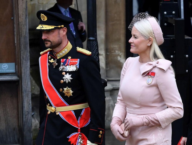 ostana-bremena-od-kriminalec-pa-se-omazhi-za-idniot-kral-na-norveshka-koja-e-princezata-mete-marit-06.jpg