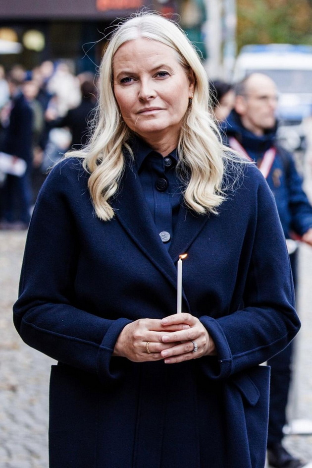 ostana-bremena-od-kriminalec-pa-se-omazhi-za-idniot-kral-na-norveshka-koja-e-princezata-mete-marit-07.jpg