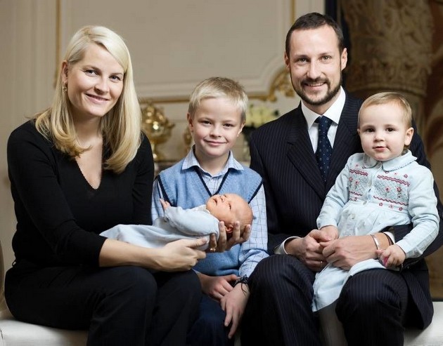 ostana-bremena-od-kriminalec-pa-se-omazhi-za-idniot-kral-na-norveshka-koja-e-princezata-mete-marit-11.jpg