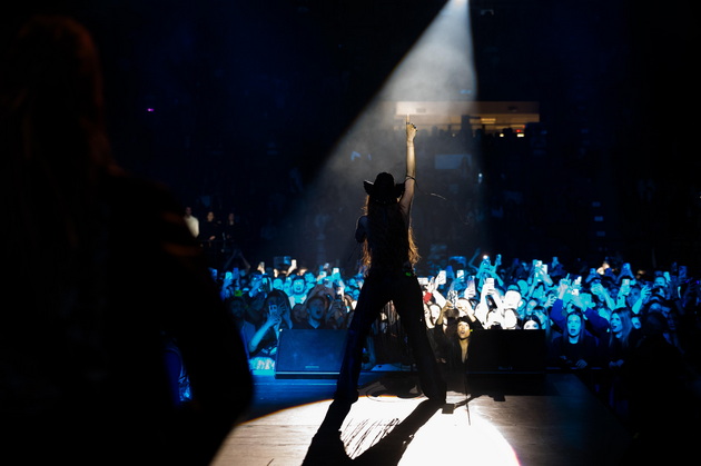 senidah-go-pokori-skopje-na-14-fevruari-mokjen-koncert-so-trubachi-gi-krena-makedoncite-na-noze-05.jpeg