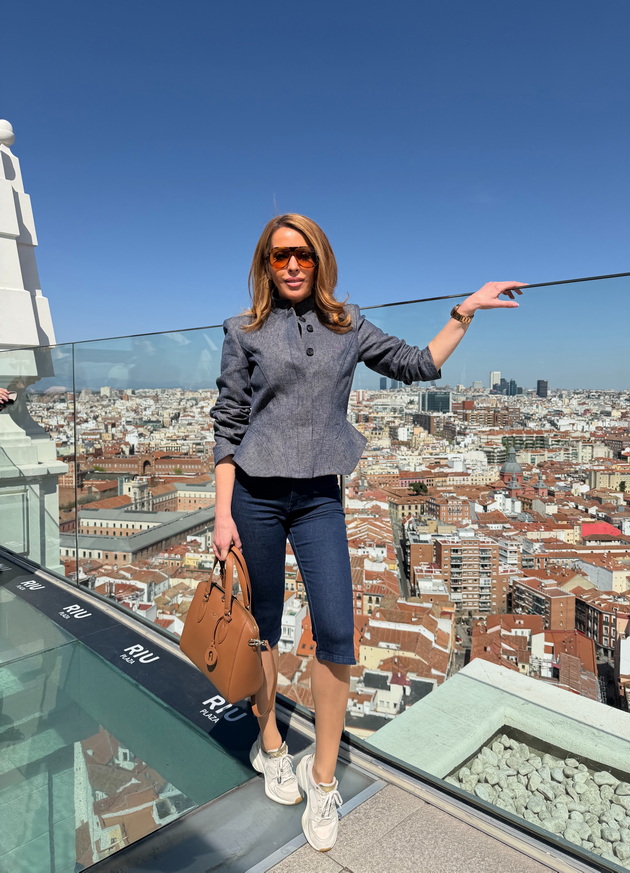danica-stefanoska-fit-majka-i-modna-dama-so-sofisticiran-stil-na-patuvanja-sekogash-pakuvam-i-elegantni-chevli-10.jpeg