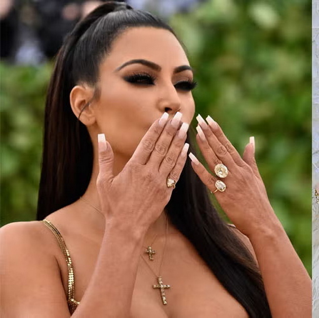 ne-bila-vo-market-15-godini-chasha-voda-i-nosi-batler-kim-kardashijan-za-razgaleniot-zhivot-na-visoka-noga-10.jpg