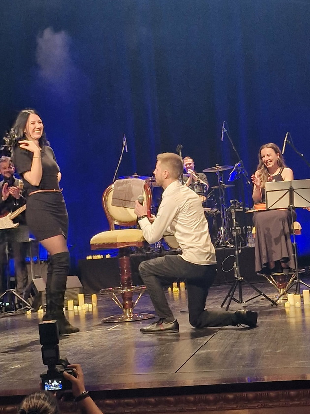 dechko-ja-zaprosi-sakanata-na-koncertot-na-david-temelkov-vo-skopje-toj-im-peeshe-a-tie-igraa-tango-foto-10.jpg