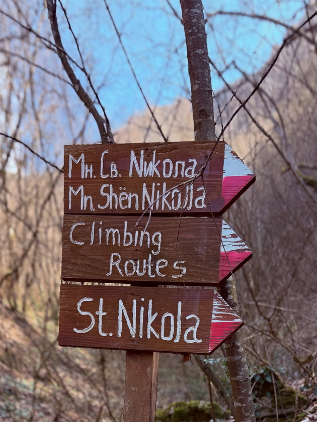 foto-proshetka-niz-eden-od-najubavite-manastiri-vo-okolinata-na-skopje-kje-posakate-da-ispiete-kafe-tamu-09.jpg