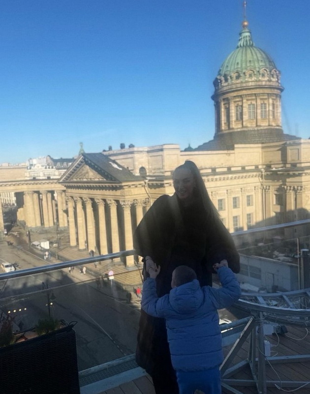 goga-sekulikj-so-sinot-7-koj-ushte-ne-zboruva-na-sveto-mesto-vo-crna-gora-go-posetija-manastirot-dajbabe-02.jpg