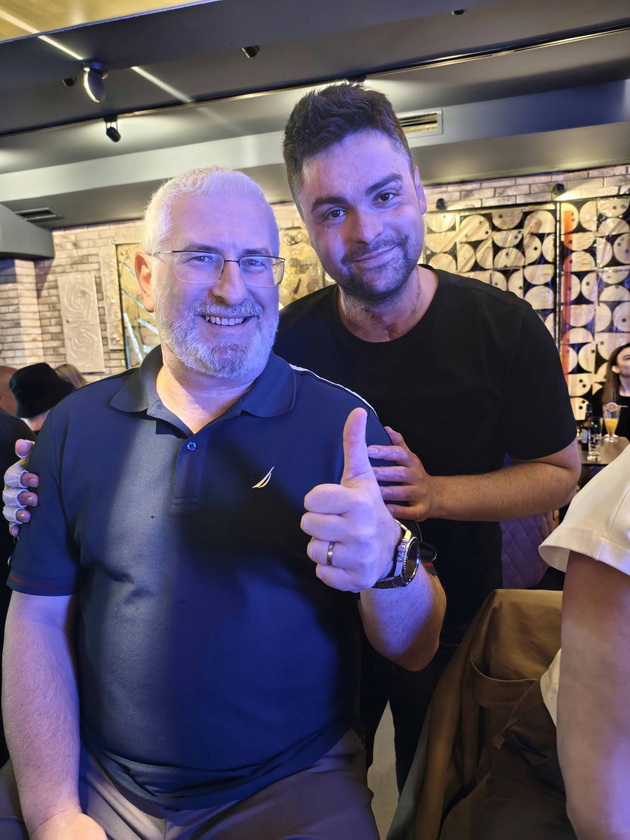 goran-tonev-gitaristot-na-dnk-se-sretna-so-doktorite-od-solun-shto-mu-go-spasija-zhivotot-mi-pomognaa-vo-najteshkoto-03.jpg