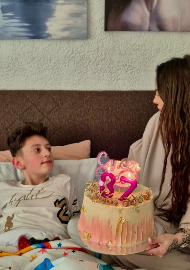 ivana-leskaroski-37-proslavi-rodenden-i-5-godini-bez-rak-no-pokraj-bolnichki-krevet-so-sinot-mojata-zhelba-e-pobeda-na-sin-mi-06.jpg