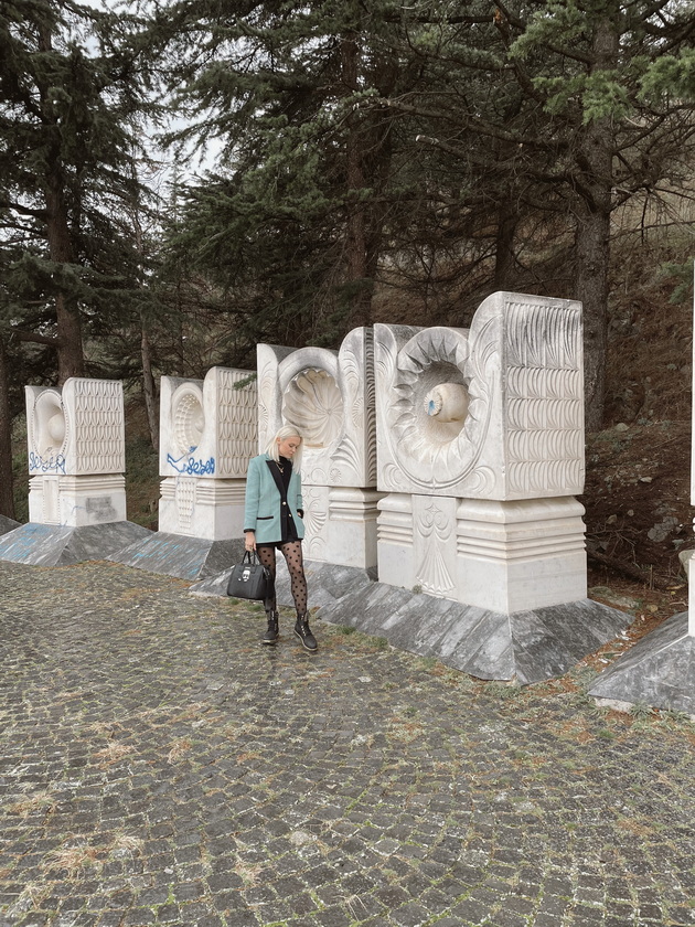 maja-kikiritkova-za-shtipskiot-obichaj-chetrse-se-kachuva-isarot-sobirash-40-kamchinja-i-go-sonuvash-zhivotniot-sopatnik-05.jpeg