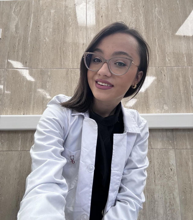 mia-21-nash-iden-hirurg-reshiv-da-stanam-doktor-koga-na-6-godini-mi-otkrija-dijabetes-a-po-komplikacii-od-operacija-hirurg-08.jpg